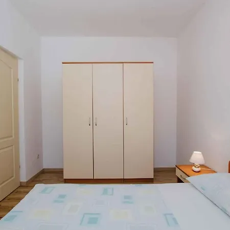 Apartment Mare-5 By Interhome *